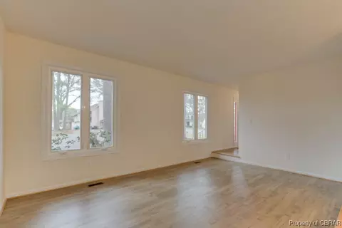 301 N Starfish Ct, Hampton, VA 23669 photo 8