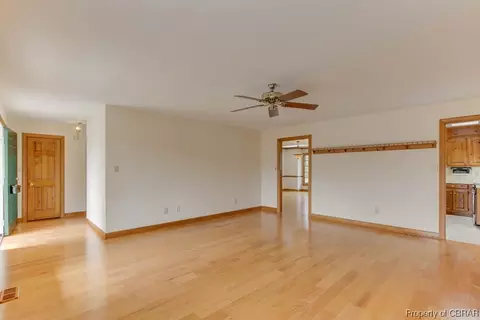 5455 Jonquil Ln, Gloucester, VA 23061 photo 4