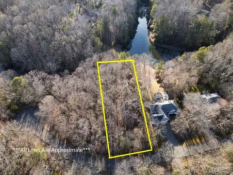 20 Wilton Coves Dr, Hartfield, VA 23071
