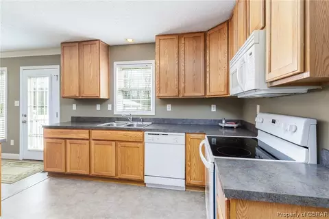 6256 Fletcher Rd, Gloucester, VA 23061 photo 9