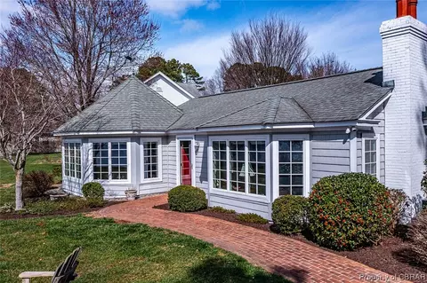 132 Orchard Point Dr, Weems, VA 22576
