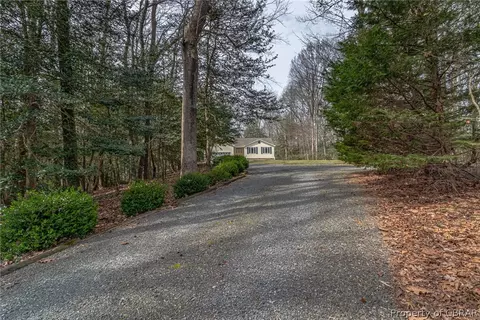309 Dixie Dr, Dutton, VA 23050 photo 8