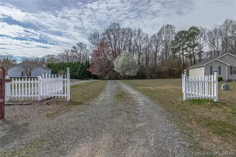 309 Dixie Dr, Dutton, VA 23050 photo 6