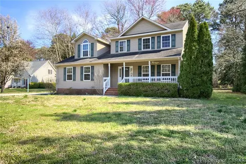 7810 Laurie Ln, Gloucester Point, VA 23062 photo 3