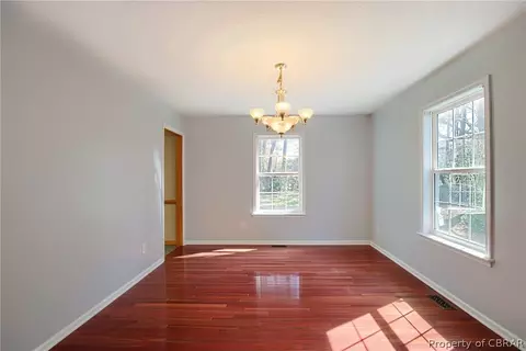 7810 Laurie Ln, Gloucester Point, VA 23062 photo 9