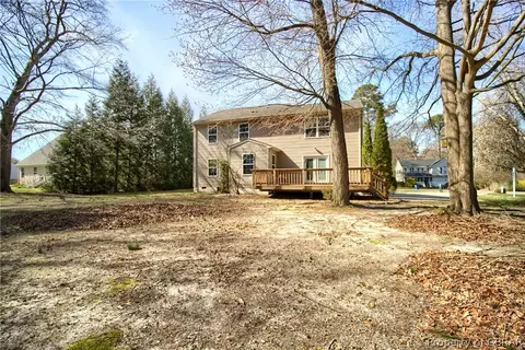 7810 Laurie Ln, Gloucester Point, VA 23062 photo 4