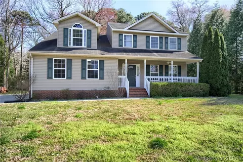 7810 Laurie Ln, Gloucester Point, VA 23062