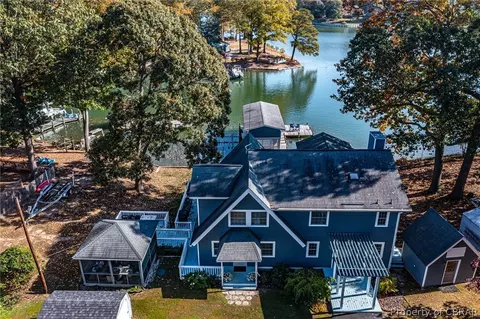 185 Lucom Point Dr, Reedville, VA 22539