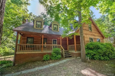 416 Chick Cove Dr, Hardyville, VA 23070