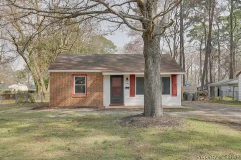 105 Beverly St, Hampton, VA 23669 photo 2