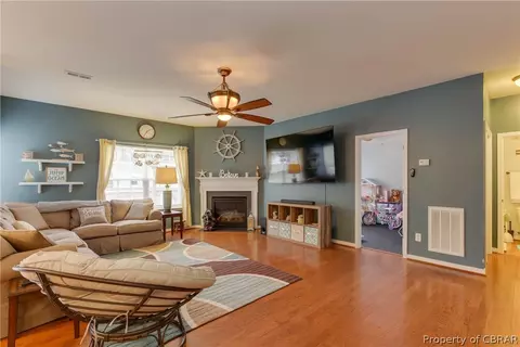 7180 Vaden Dr, Gloucester, VA 23061 photo 10