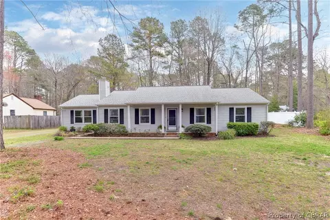 4413 Old Squaw Ln, Gloucester, VA 23061