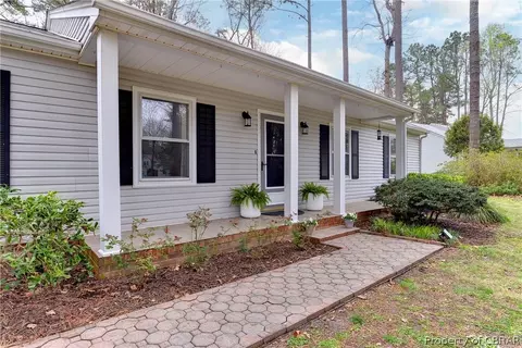 4413 Old Squaw Ln, Gloucester, VA 23061 photo 2
