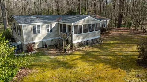 9175 Eagles Nest Ln, Gloucester, VA 23061