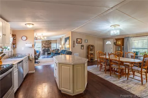 9175 Eagles Nest Ln, Gloucester, VA 23061 photo 2