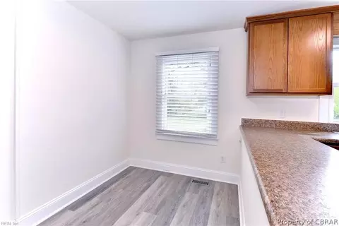 6878 Fairview St, Gloucester, VA 23061 photo 10