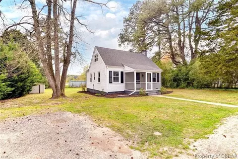 6878 Fairview St, Gloucester, VA 23061