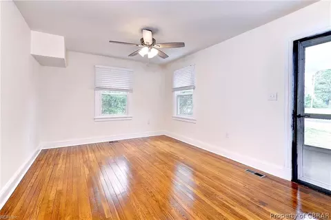 6878 Fairview St, Gloucester, VA 23061 photo 5