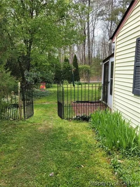 8130 Sheffield Dr, Gloucester, VA 23061 photo 3