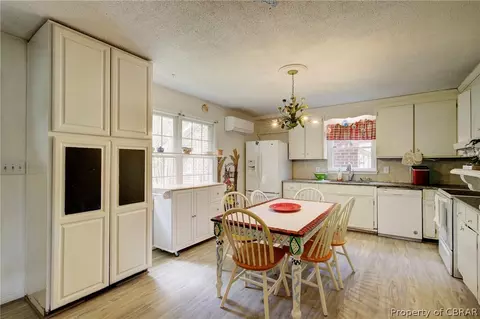 8110 Roaring Springs Rd, Gloucester, VA 23061 photo 13