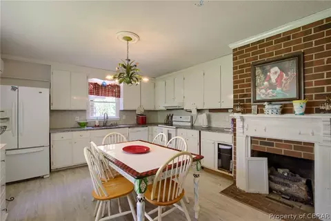8110 Roaring Springs Rd, Gloucester, VA 23061 photo 5