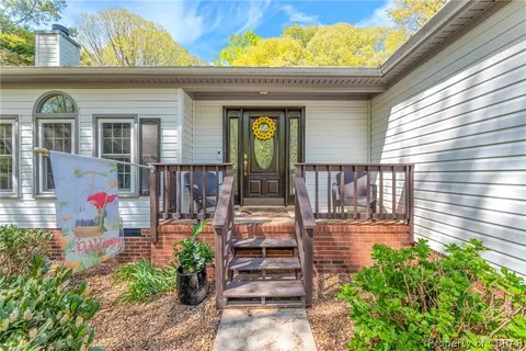 8298 Woodhaven Dr, Gloucester, VA 23061 photo 4