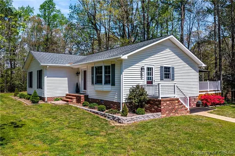 810 Corrotoman Cir, Kilmarnock, VA 22482