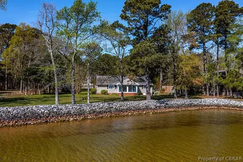 903 Clark Point Dr, White Stone, VA 22578