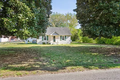 7466 Hoefork Ln, Gloucester Point, VA 23062