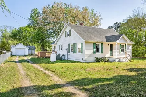 7466 Hoefork Ln, Gloucester Point, VA 23062 photo 2