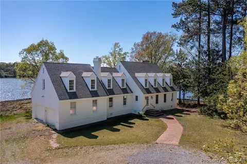 1054 Elm Grove Ln, North, VA 23128