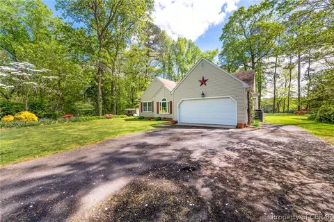 4343 Teal Cir, Gloucester, VA 23061 photo 4