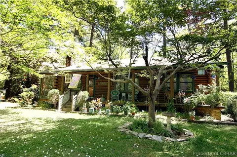 56 Pine Cv, Topping, VA 23169