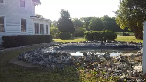 705 Greys Point Rd, Topping, VA 23169 photo 4