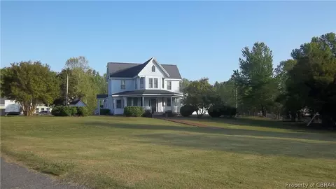 705 Greys Point Rd, Topping, VA 23169