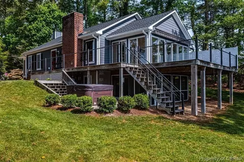 55 James Pt, Irvington, VA 22480