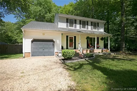 7119 Lord Carrington Dr, Gloucester, VA 23061