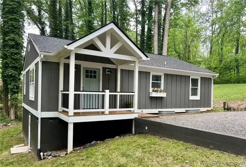 86 Dormer Oakes Dr, Saluda, VA 23149