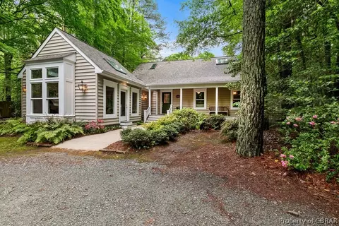 11021 Harcum Rd, Gloucester, VA 23061
