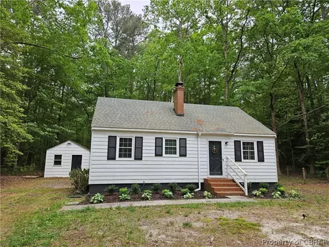 121 Blue Water Dr, Moon, VA 23119