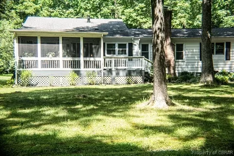 7208 Wilson Cir, Gloucester, VA 23061 photo 2