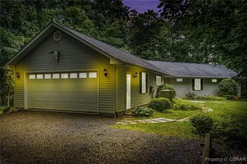 558 Creek View Ln, Warsaw, VA 22572