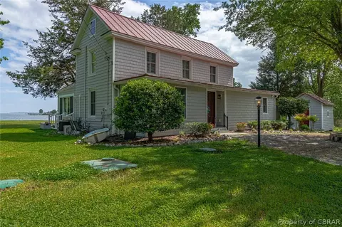 272 Henry Creek Ln, Kilmarnock, VA 22482