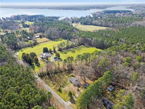 5347 Ware Neck Rd, Gloucester, VA 23061 photo 2