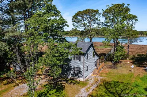 602 Little Oyster Ln, White Stone, VA 22578