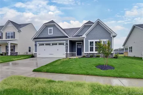 7645 Autumn Leaves Ln, New Kent, VA 23124