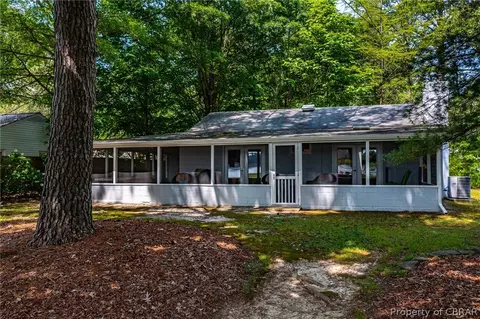 909 Point Anne Dr, Hartfield, VA 23071