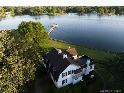 8136 White Hall Landing Ln, Gloucester, VA 23061