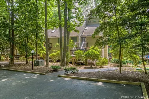 68 Villa Ridge Dr #4, Hartfield, VA 23071