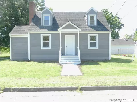 516 16th St, West Point, VA 23181